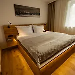 Ξενοδοχείο με διαμερίσματα Riverside 4*