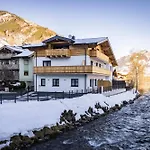 Ξενοδοχείο με διαμερίσματα Riverside 4*