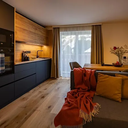 מלון דירות Riverside ראוריס