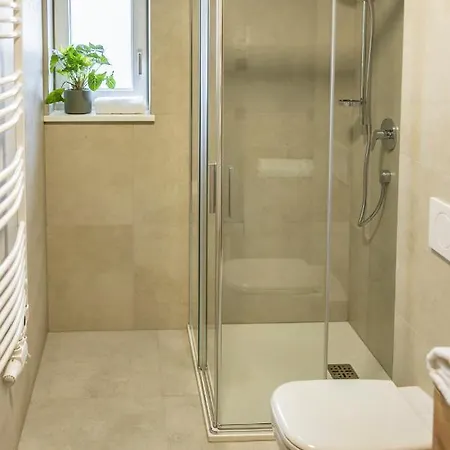 Riverside מלון דירות 4*