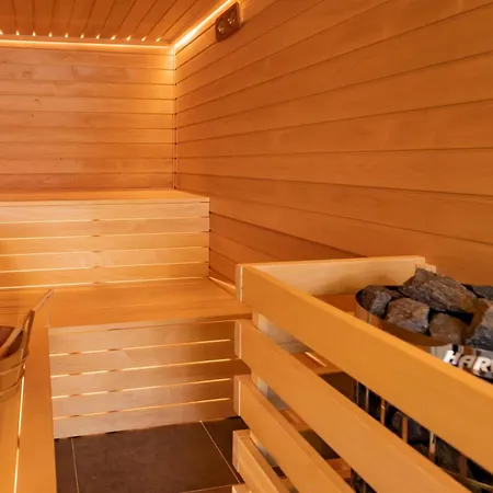 מלון דירות Riverside 4*