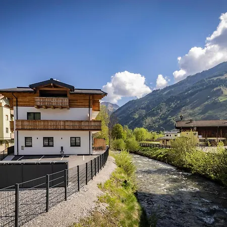 Riverside Aparthotel *