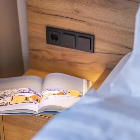 מלון דירות Riverside ראוריס